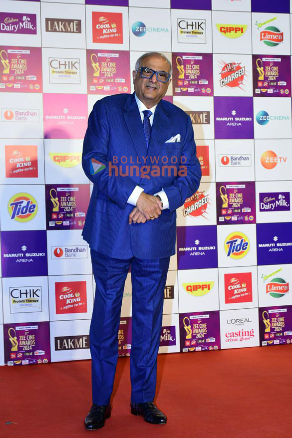 photos shah rukh khan bobby deol sanjana sanghi and others snapped at zee cine awards 2024 1 3