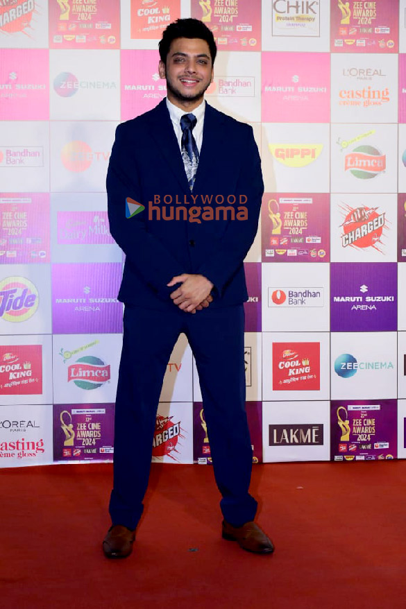 photos shah rukh khan bobby deol sanjana sanghi and others snapped at zee cine awards 2024 12