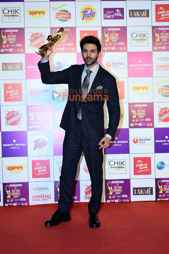 photos shah rukh khan bobby deol sanjana sanghi and others snapped at zee cine awards 2024 3 3