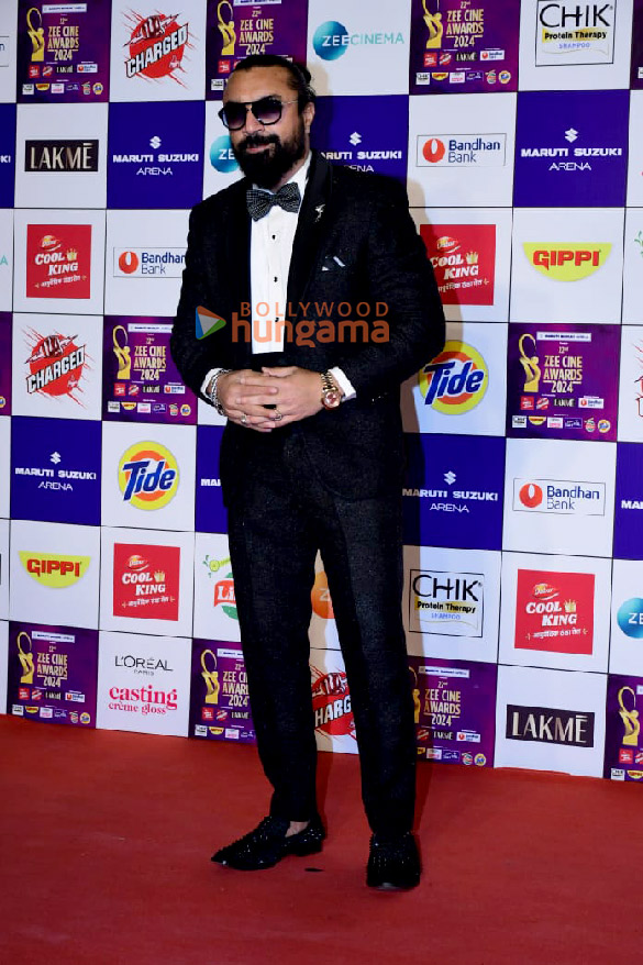 photos shah rukh khan bobby deol sanjana sanghi and others snapped at zee cine awards 2024 33