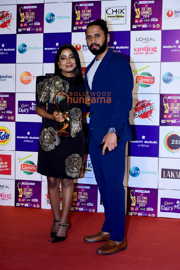 photos shah rukh khan bobby deol sanjana sanghi and others snapped at zee cine awards 2024 35