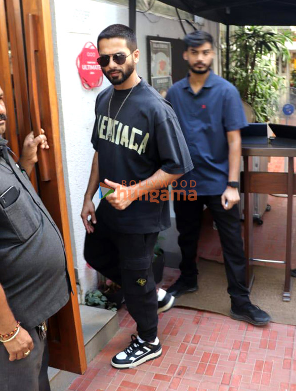 photos shahid kapoor and mira rajput kapoor snapped in bandra 4