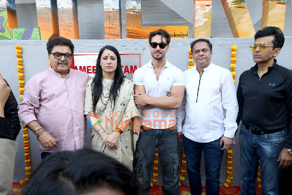 photos tiger shroff anand pandit rouble nagi and others unveiled the andheriw sculpture 4