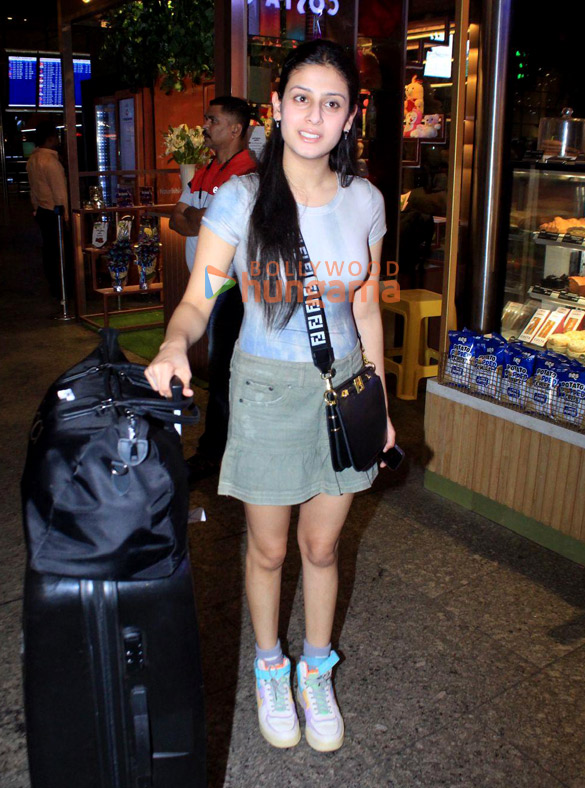 photos vidyut jammwal and isha malviya snapped at the airport 2