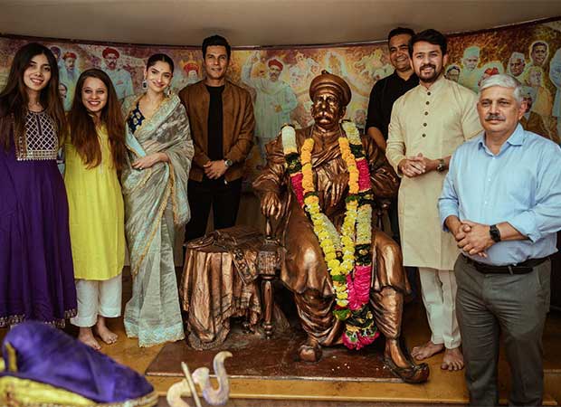 Randeep Hooda visits Tilak Memorial ahead of Swatantrya Veer Savarkar release; says, “Still feel the energy of revolution”