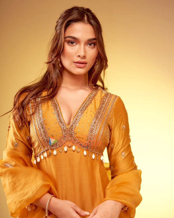 saiee manjrekar 1 38