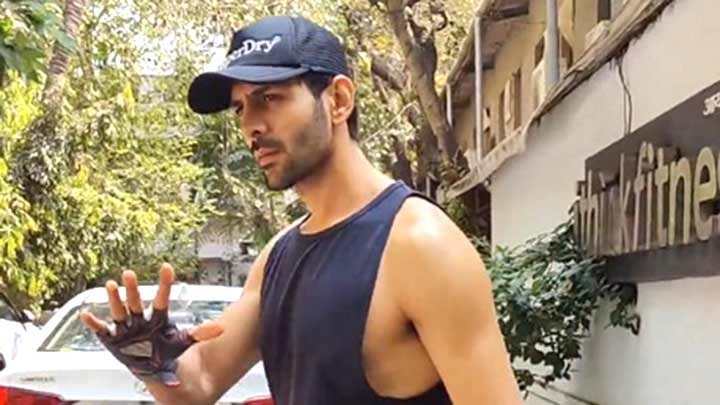 'Sexy Munda', paps compliment Kartik Aaryan as he gets clicked post workout - Bollywood Hungama