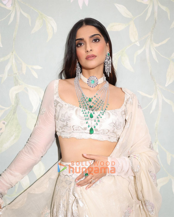 sonam kapoor ahuja 1 93