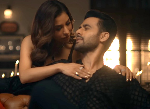 Sophie Choudry gives spin to 'Hothon Pe Aisi Baat' in new single titled 'Lips' featuring Freddy Daruwala, watch
