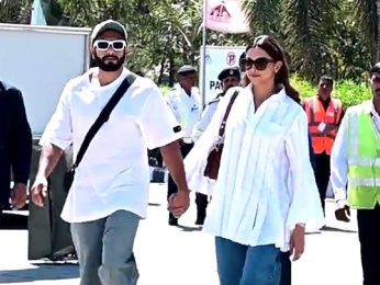 Twinning & Winning! Deepika Padukone & Ranveer Singh get clicked by paps Twinning & Winning! Deepika Padukone & Ranveer Singh get clicked by paps