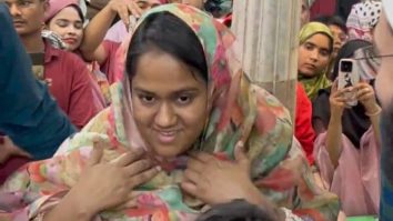 Arpita Khan gets clicked with kids as she seeks blessings at Nizamuddin Dargah