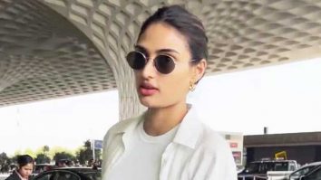 Athiya Shetty strikes a pose for paps as she gets clicked at the airport