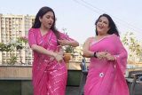 Beautiful ladies in Gulaabi Saadi! Bhagyashree & Sheeba