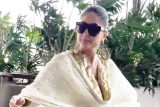 Kareena Kapoor Khan gets clicked at the airport by paps in a white anarkali