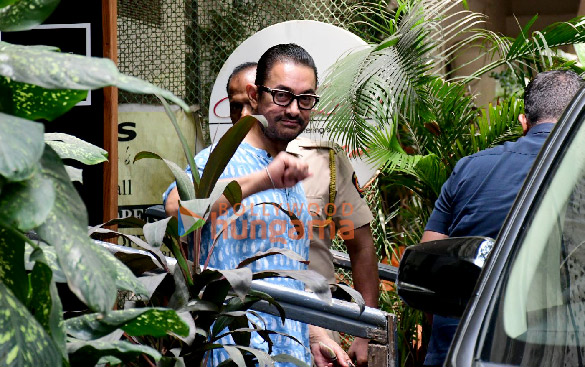 Photos: Aamir Khan snapped at Krome studio in Bandra