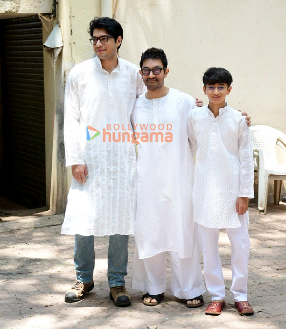 photos aamir khan with sons junaid and azad snapped outside their residence marina on the occasion of eid 5
