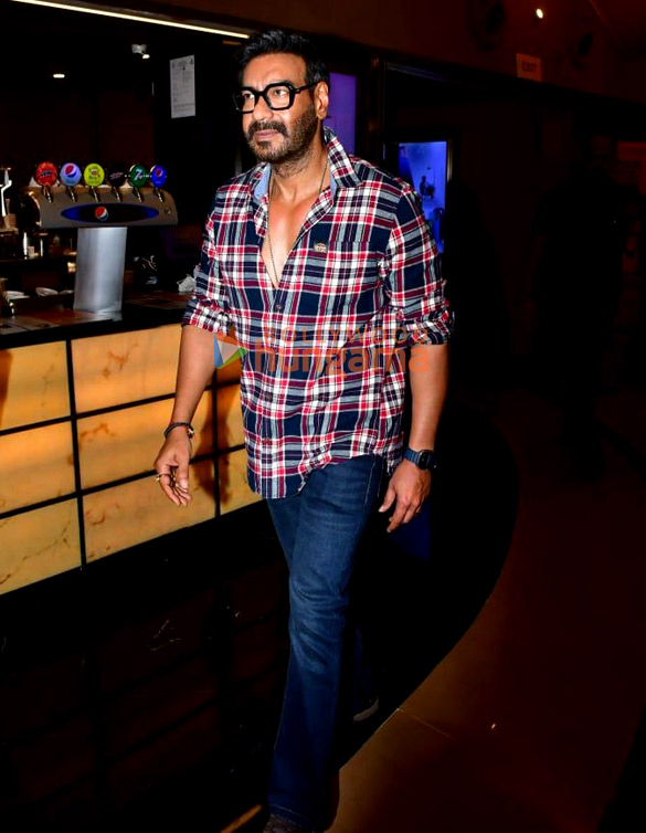 photos ajay devgn snapped in juhu 2 6