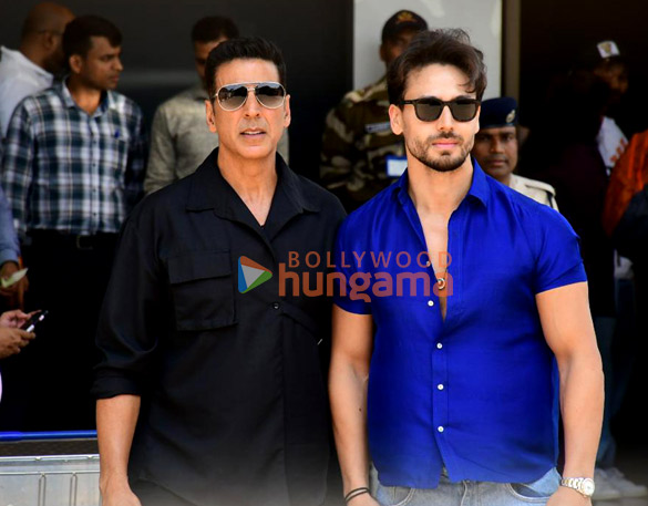 Photos: Akshay Kumar, Tiger Shroff and the team of Bade Miyan Chote Miyan snapped at Kalina airport heading to Dubai to promote their film Photos: Akshay Kumar, Tiger Shroff and the team of Bade Miyan Chote Miyan snapped at Kalina airport heading to Dubai to promote their film