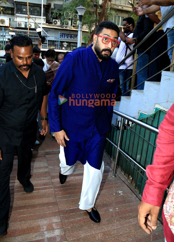 photos amitabh bachchan abhishek bachchan and randeep hooda attend deenanath mangeshkar sm 6