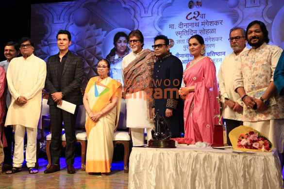 photos amitabh bachchan abhishek bachchan and others attend deenanath mangeshkar smrutidin mahotsav 244 3