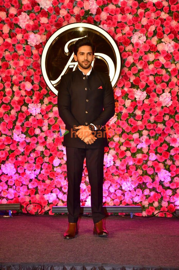 photos arti singh krushna abhishek and others snapped at formers sangeet ceremony 0224 9