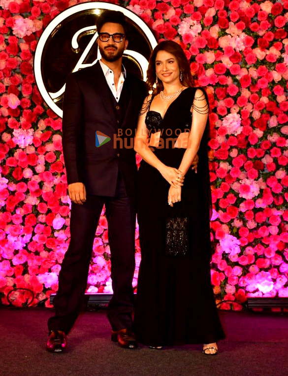photos arti singh krushna abhishek and others snapped at formers sangeet ceremony 770 3
