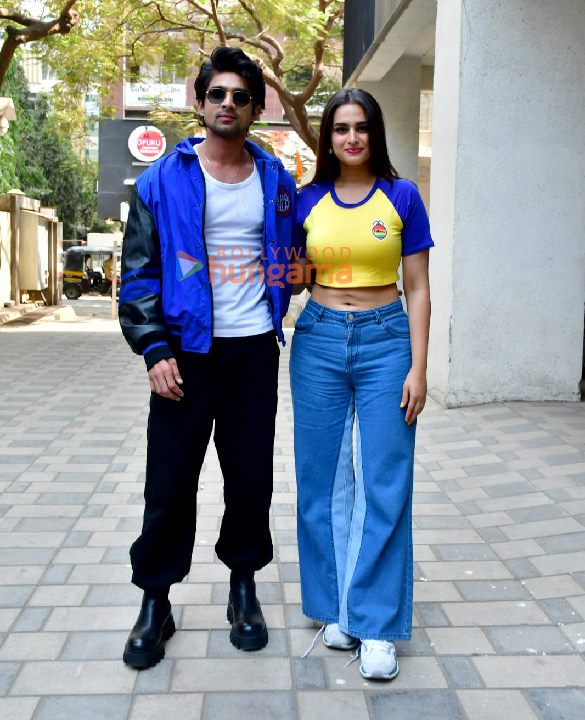 photos ayesha khan and abhishek kumar snapped promoting their upcoming song khaali botal 4