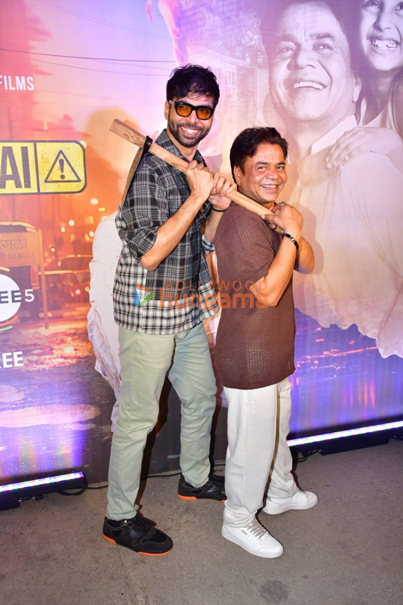photos celebs grace the premiere of kaam chalu hai 6