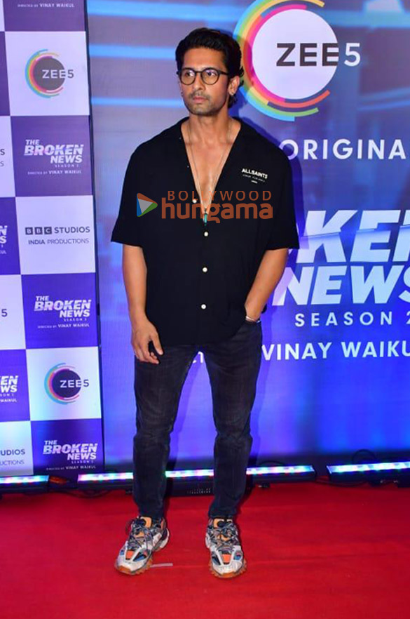 photos celebs grace the premiere of the broken news 2 3
