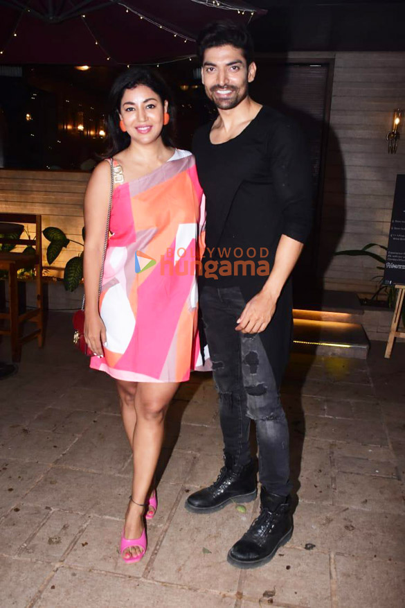 photos gurmeet choudhary and debina bonnerjee snapped in bandra 2