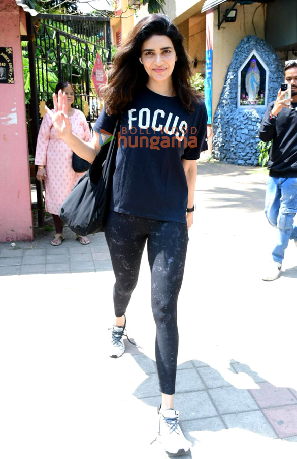 photos karishma tanna and malaika arora spotted at diva yoga in bandra 5