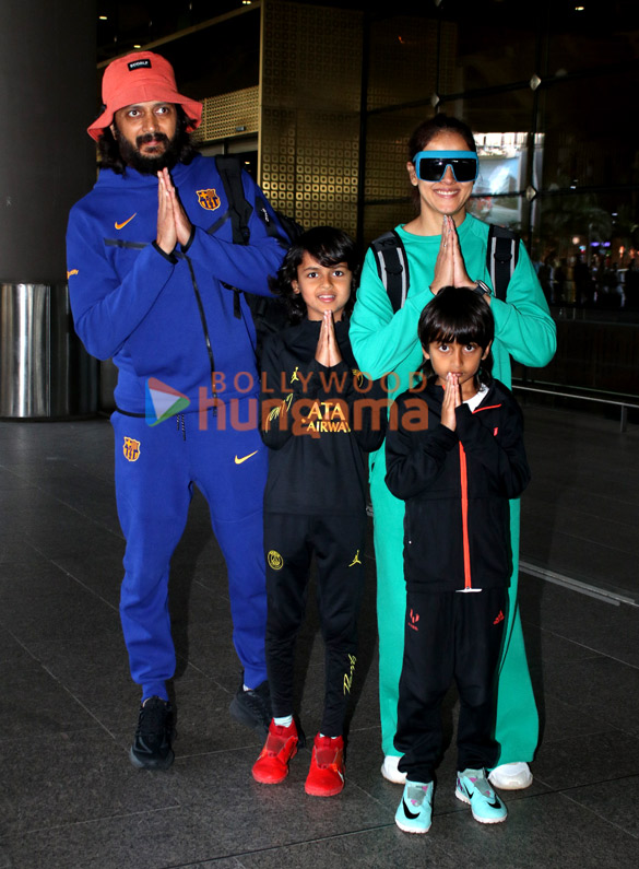 photos kartik aaryan tamannaah bhatia and others snapped at the airport 2