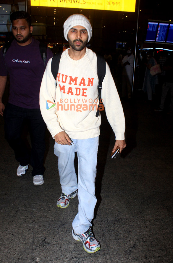 photos kartik aaryan and tamannaah bhatia snapped at the airport 3