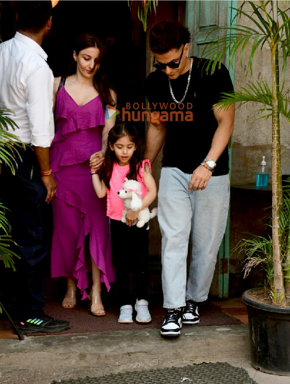 Photos: Kunal Kemmu and Soha Ali Khan snapped with their daughter outside a restaurant in Bandra