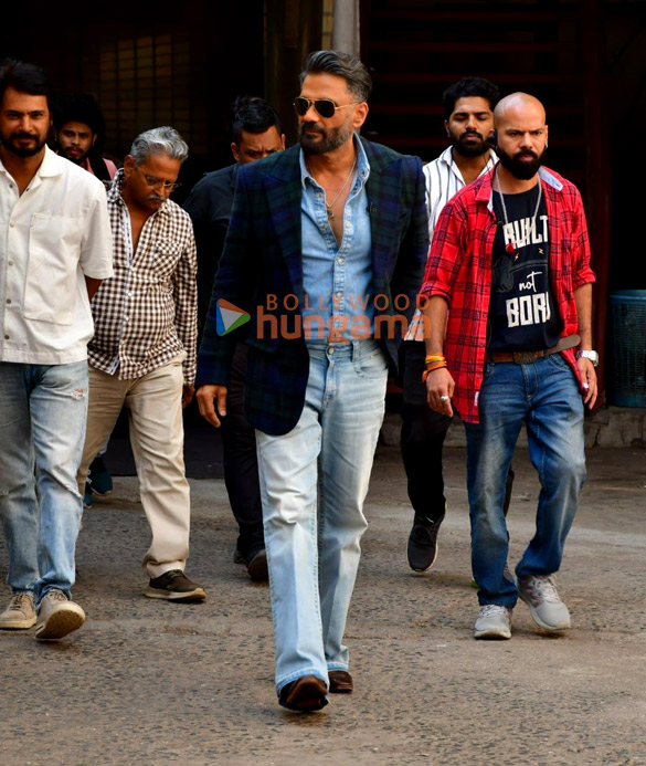 photos madhuri dixit suniel shetty and bharti singh snapped on the sets of dance deewane 4 2 5