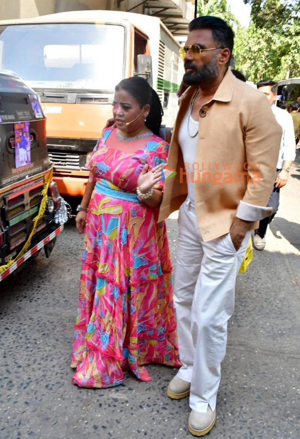 photos madhuri dixit suniel shetty and bharti singh snapped on the sets of dance deewane 4 3 6