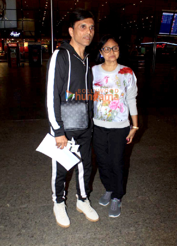 photos mouni roy anushka sen and anand pandit snapped at the airport 3
