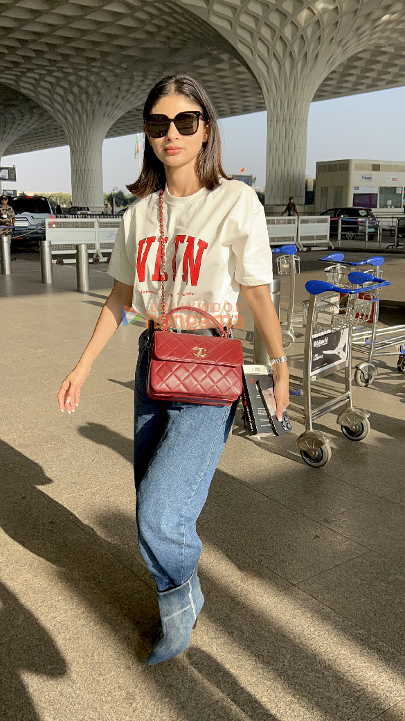 photos mouni roy and fardeen khan snapped at the airport 1