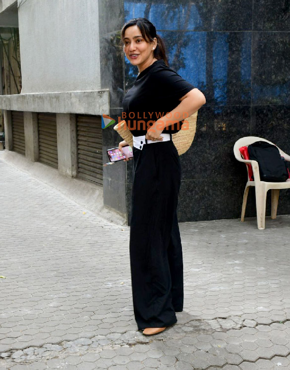 photos neha sharma spotted outside a clinic in santacruz 2