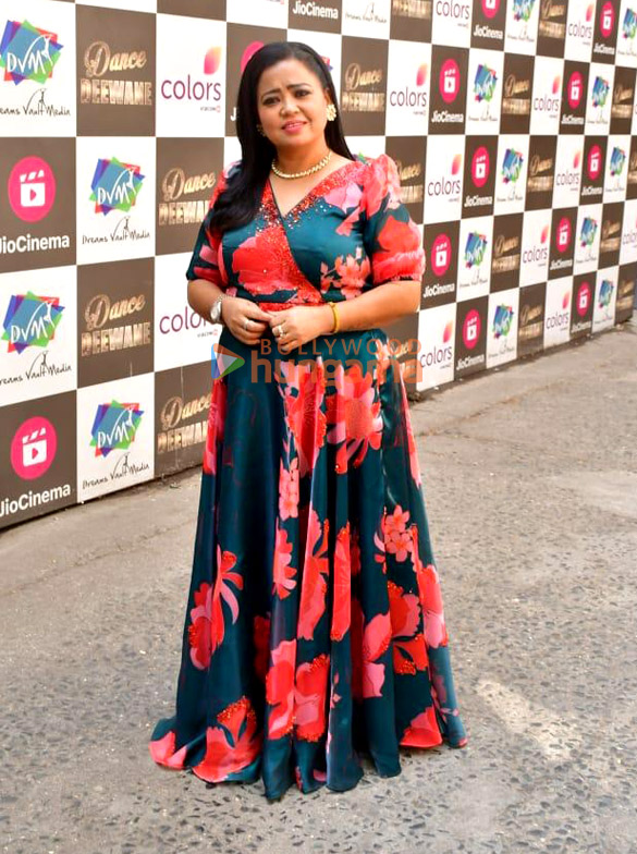 photos rajkummar rao alaya f madhuri dixit karisma kapoor suniel shetty and bharti singh snapped on the sets of dance deewane 4 5
