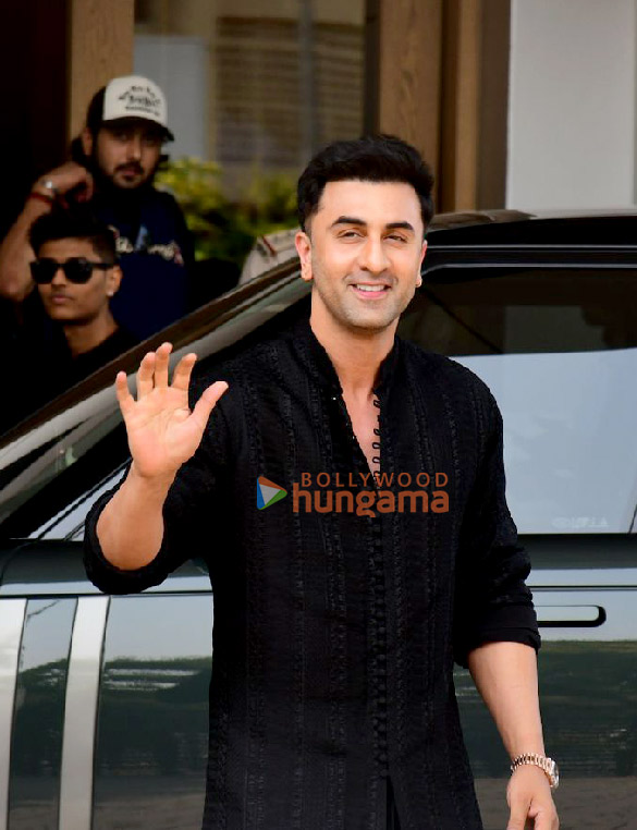photos ranbir kapoor snapped at kalina airport 3