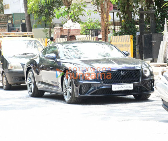 photos ranbir kapoor snapped in his new car in bandra 5