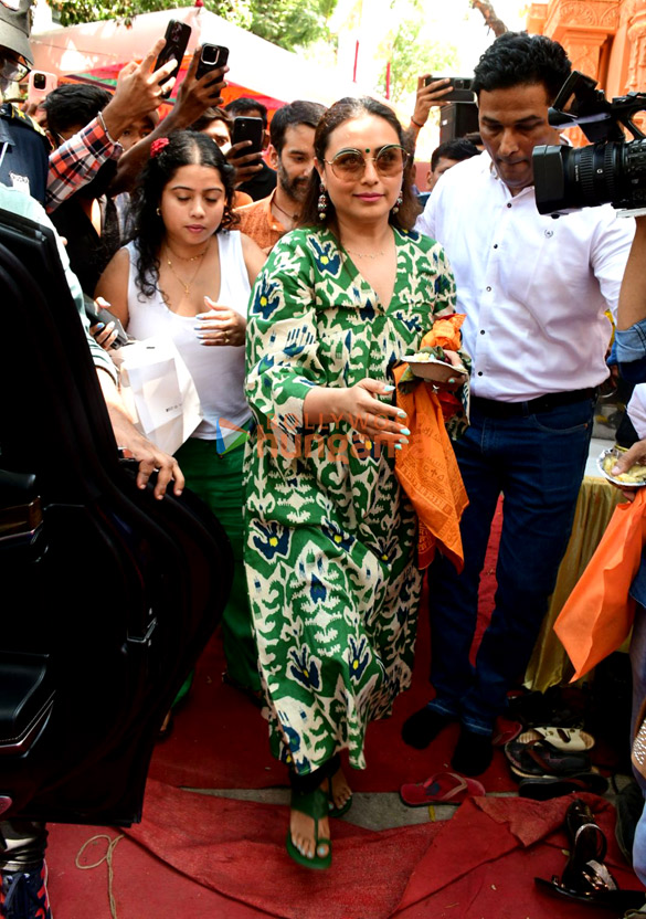 Photos: Rani Mukerji snapped outside Hanuman temple in Khar