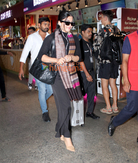 photos rashmika mandana snapped at the airport 4