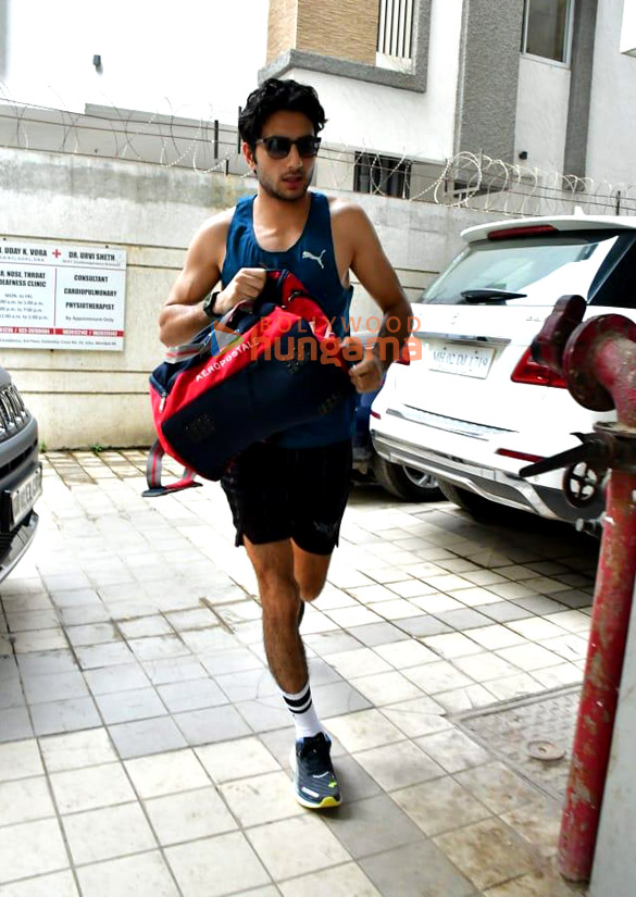 photos saiee manjrekar and ibrahim ali khan snapped at the gym in juhu 2