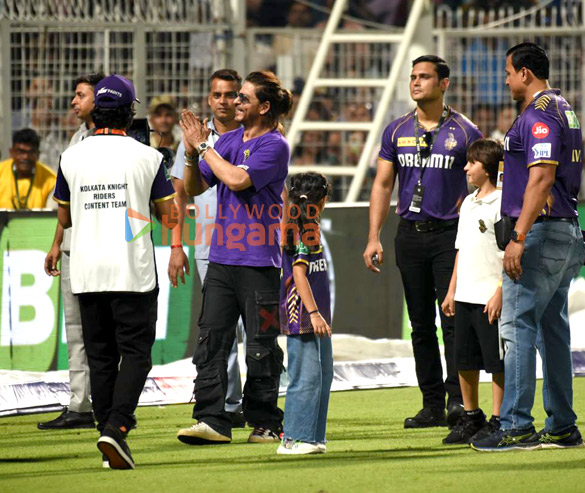 photos shah rukh khan suhana khan ananya panday and abram khan snapped at eden gardens for kolkata knight riders match at ipl 2024 1 3