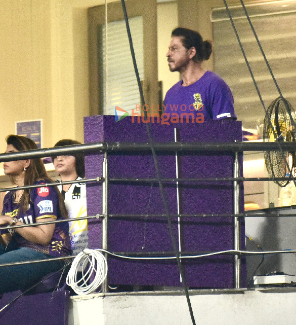 photos shah rukh khan snapped with son abram khan at kkr vs pbks ipl match 5