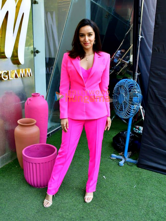 photos shraddha kapoor snapped in juhu 5 12