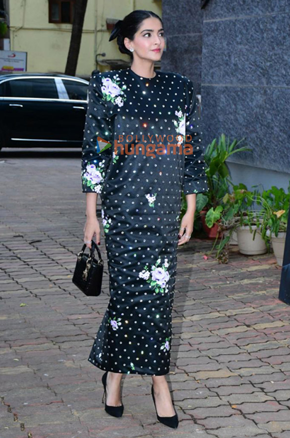 photos sonam kapoor ahuja attends the book launch of jungle jugalbandi 4