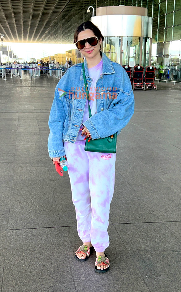 photos urvashi rautela and zahrah s khan snapped at the airport 2